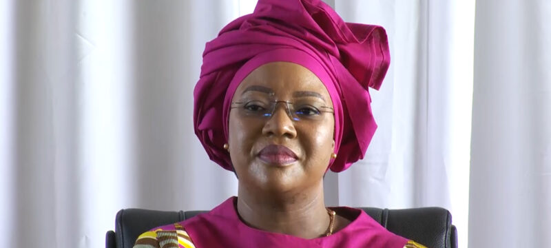 A Primeira-Dama da República, Gueta Chapo, felicitou Vanessa Macia pela conquista da medalha de prata na  Liga Juvenil de Karaté 2026, realizada em Harare. 